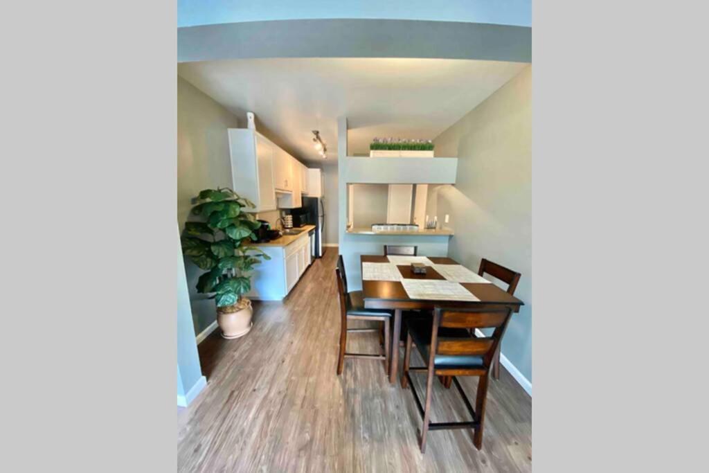 Centrally Located To All San Diego Has To Offer Esterno foto
